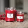 Ароматична свічка з нотами різдвяних ягід Woodwick Medium Crimson Berries 85г