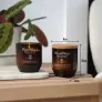 Свеча с ароматом черной смородины, розы и кедра Black Currant & Rose RENEW Woodwick