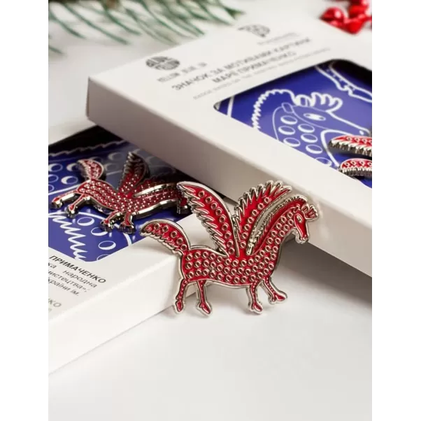 Металевий значок «Крилатий кінь»